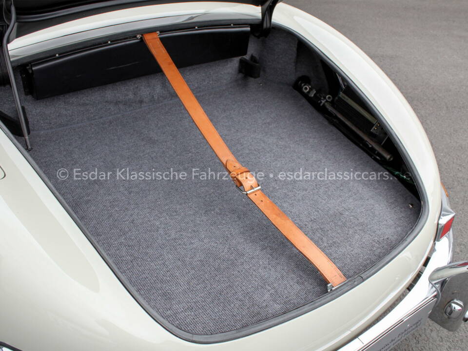 Image 16/38 de Mercedes-Benz 300 SL Roadster (1961)