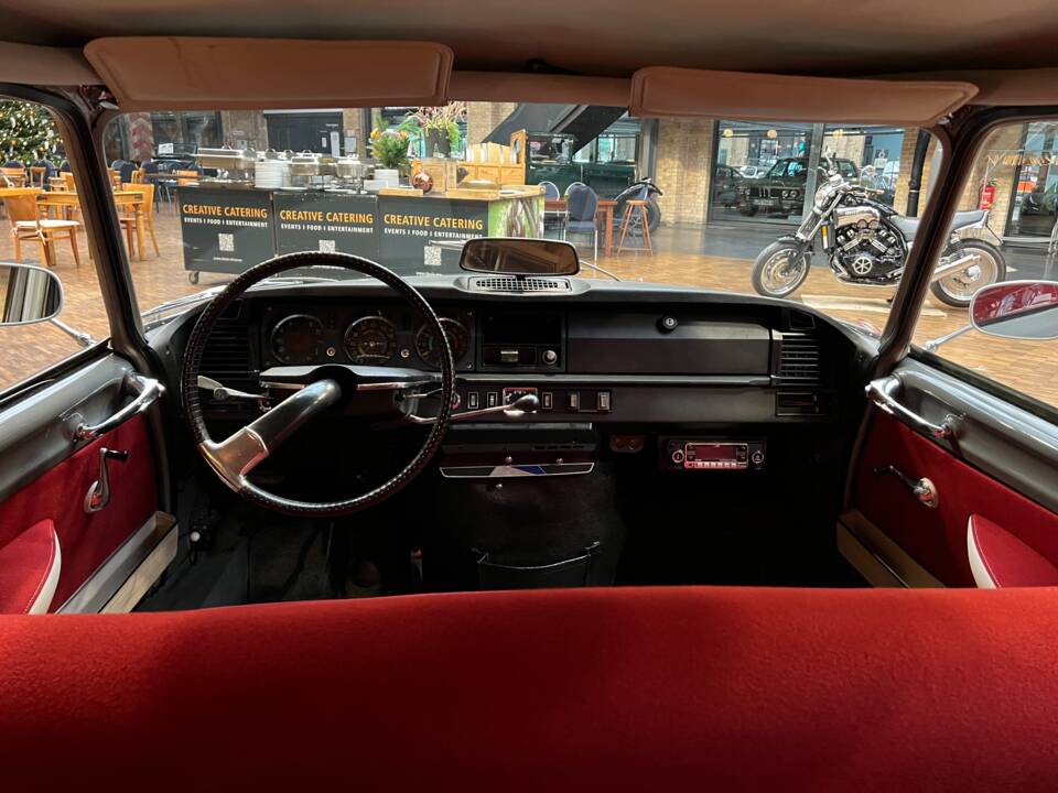 Image 17/30 of Citroën DS 20 Familiale (1970)