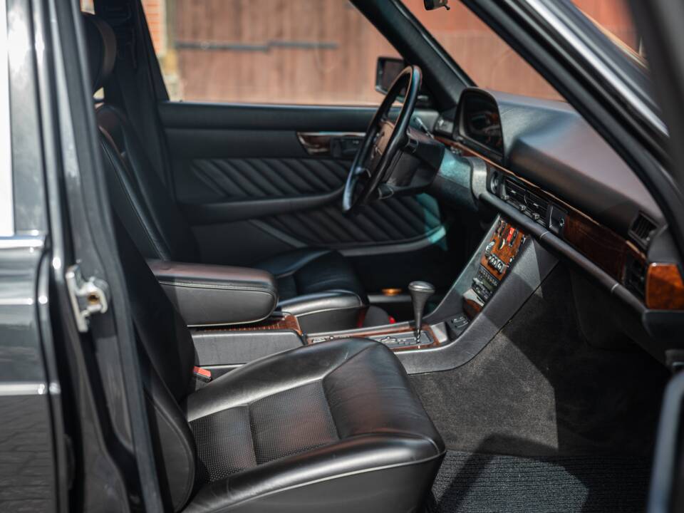 Image 39/91 of Mercedes-Benz 560 SEL (1990)