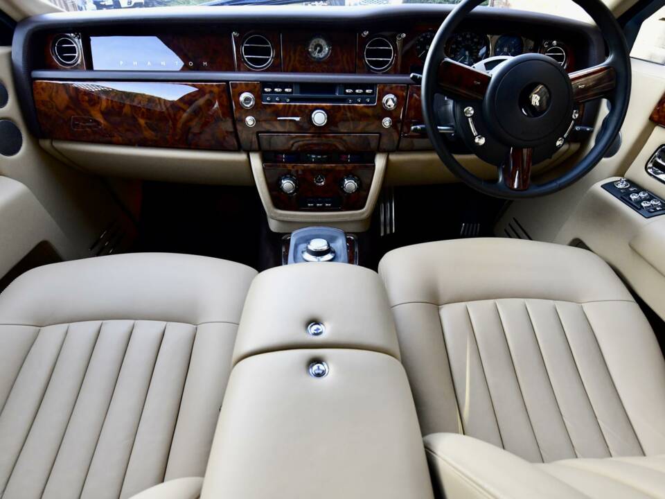 Image 47/50 of Rolls-Royce Phantom VII (2010)