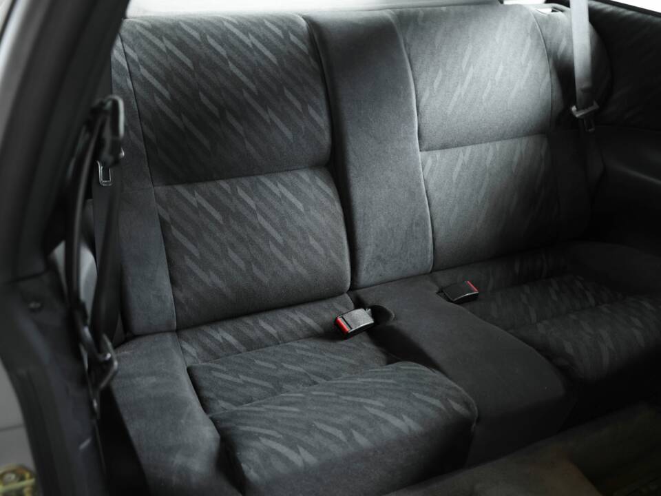 Bild 24/41 von Opel Calibra 2,0 (1991)