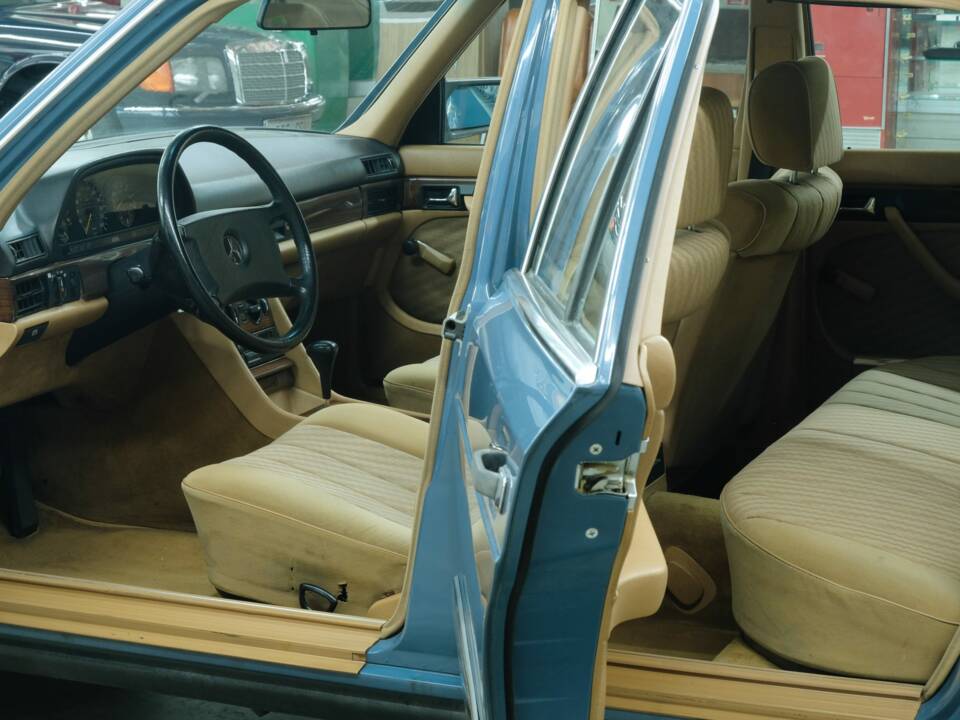 Bild 49/50 von Mercedes-Benz 280 SE (1983)