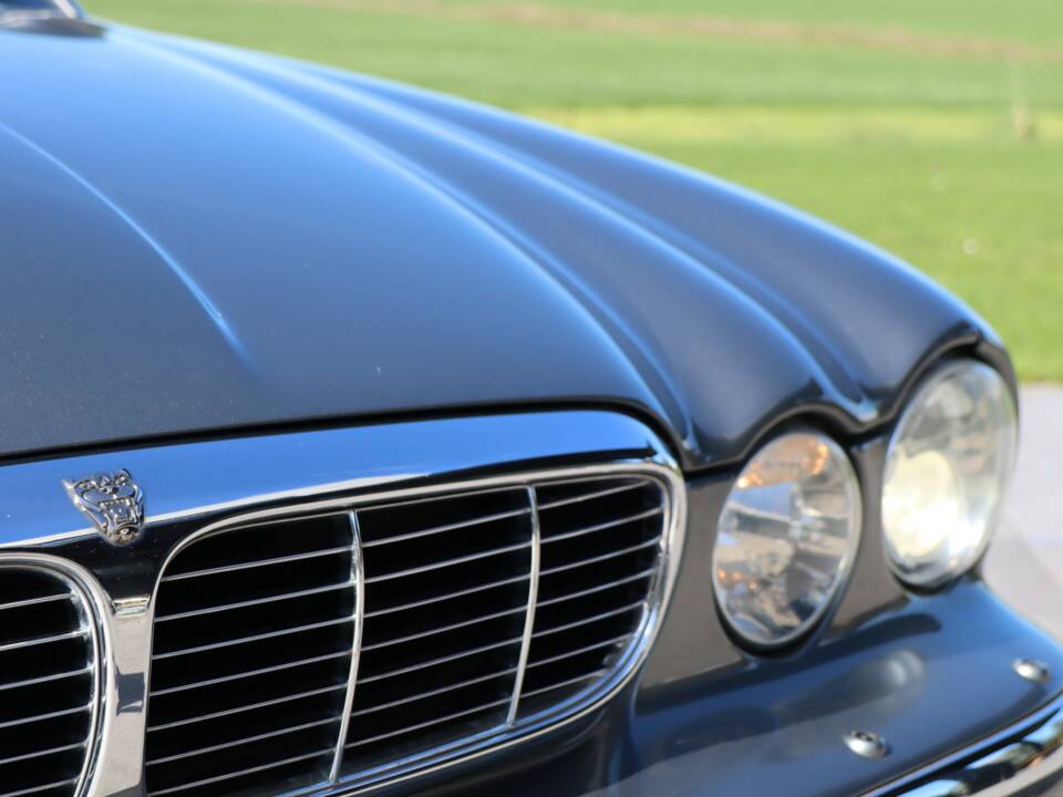 Image 41/50 of Jaguar XJ 8 4.2 (2004)