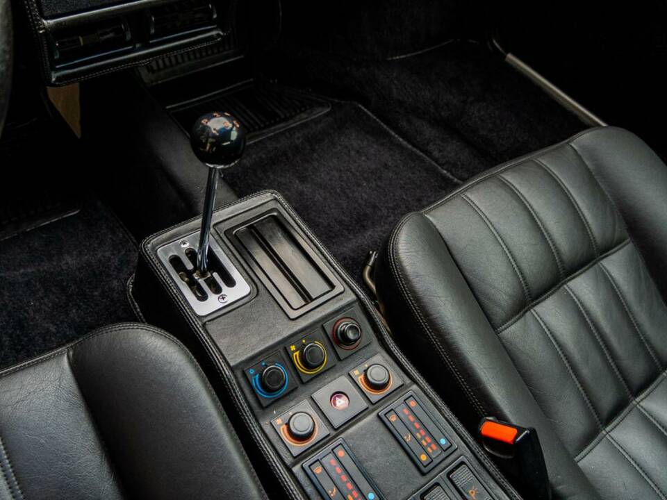 Image 19/26 of Ferrari 208 GTB Turbo (1988)
