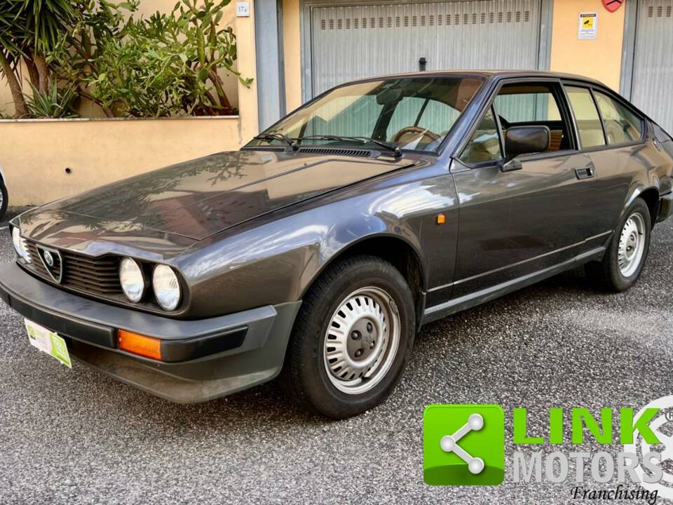 Image 1/10 of Alfa Romeo GTV 2.0 (1981)