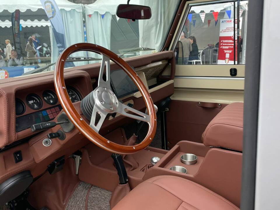 Bild 30/57 von Land Rover 110 (1989)