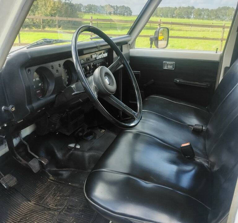 Image 2/8 of Toyota Land Cruiser FJ 55 (1980)
