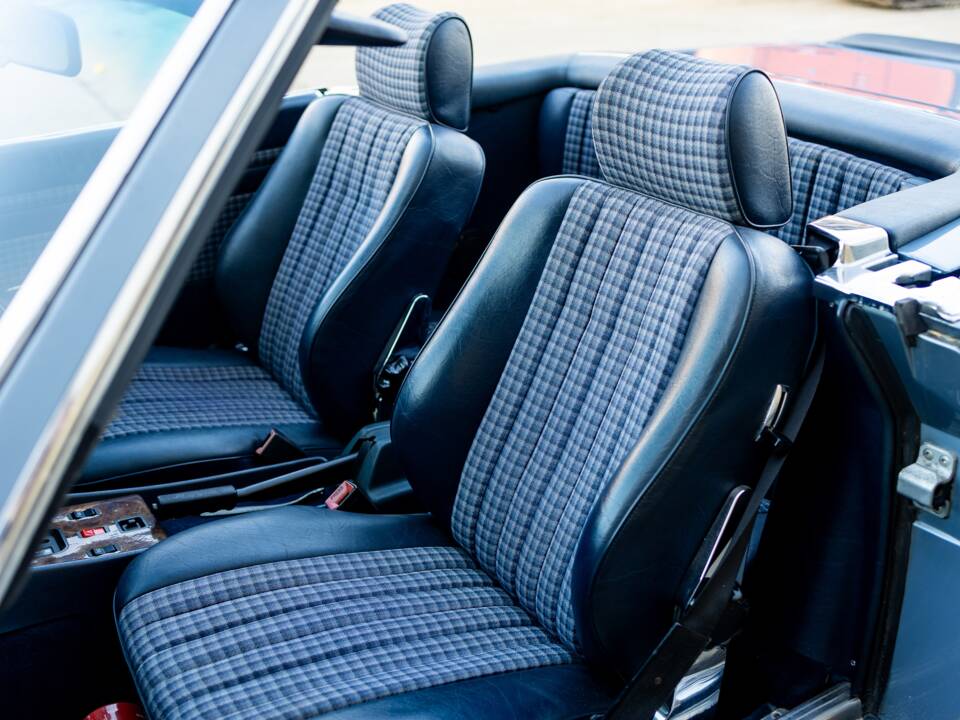 Image 38/47 of Mercedes-Benz 300 SL (1987)