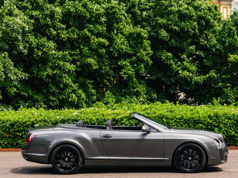 Immagine 24/50 di Bentley Continental GTC (2010)