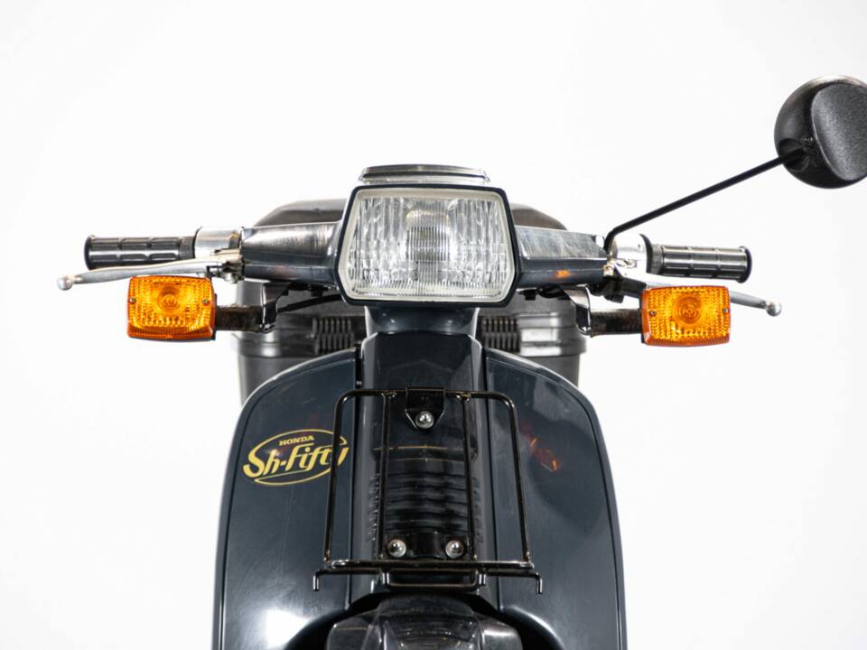 Image 30/44 of Honda SH 50 Fifty (1987)