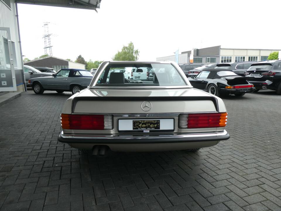 Afbeelding 5/23 van Mercedes-Benz 500 SL (1985)