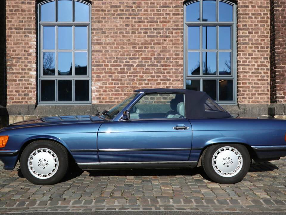 Image 3/43 of Mercedes-Benz 300 SL (1989)