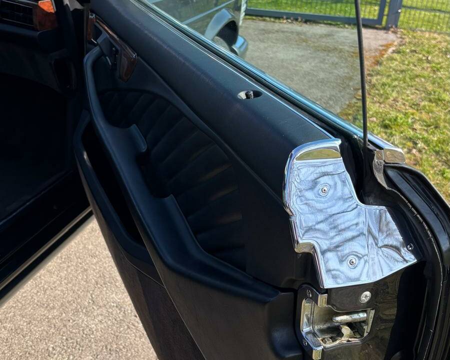 Bild 14/33 von Mercedes-Benz 560 SEC (1989)