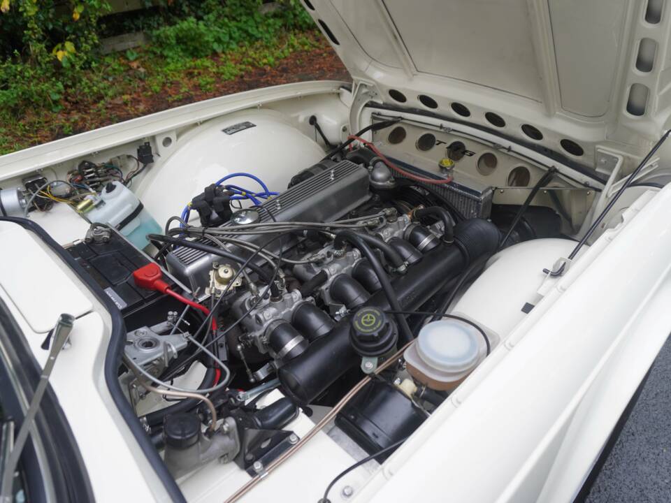 Bild 17/24 von Triumph TR 6 PI (1973)