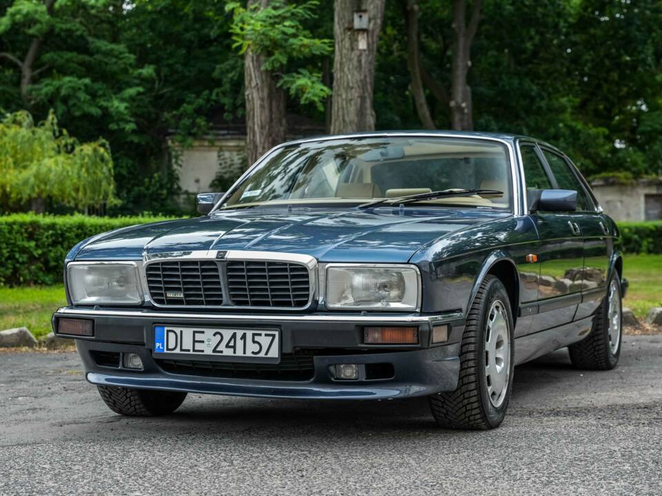 Immagine 1/55 di Jaguar XJ 40 (XJ-R) (1990)