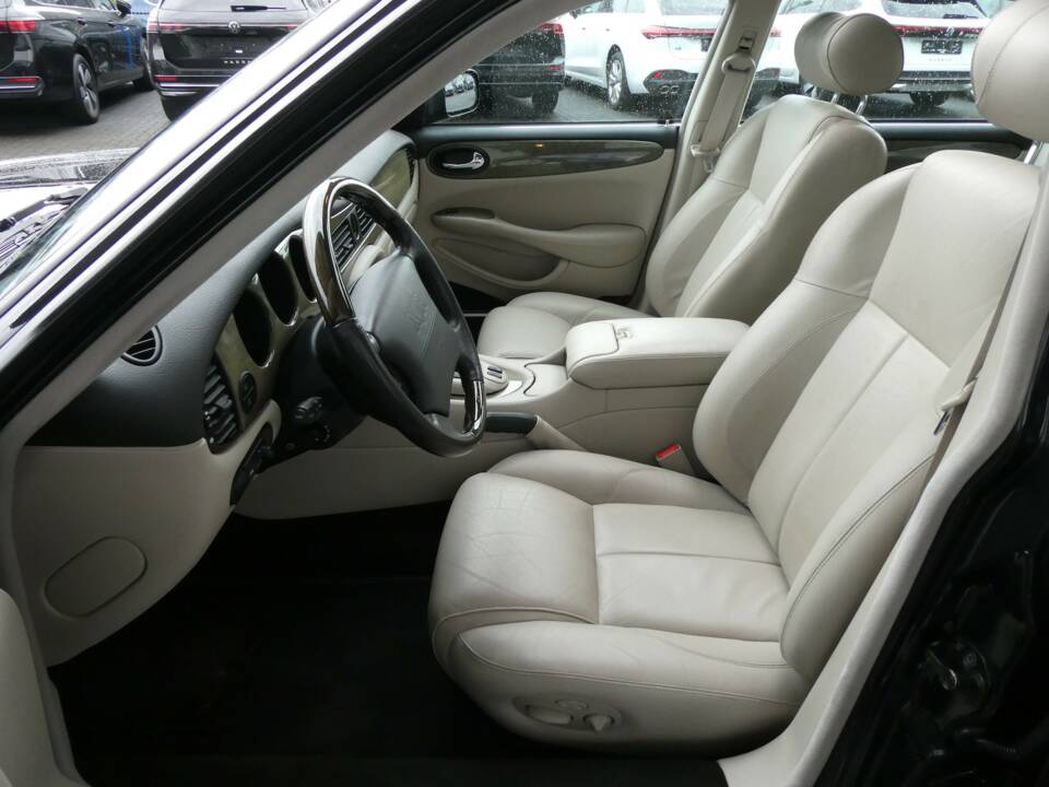 Image 9/21 of Jaguar XJR 4.0 (2001)
