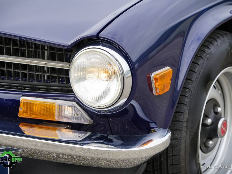 Image 20/42 of Triumph TR 6 PI (1972)