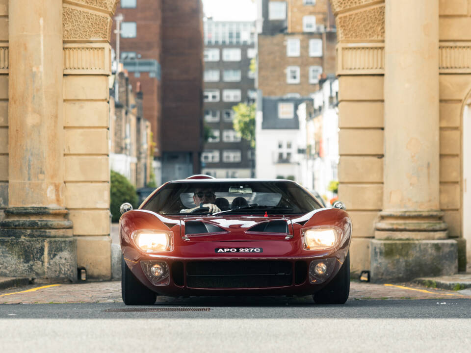 Image 27/32 of Ford GT40 (1965)
