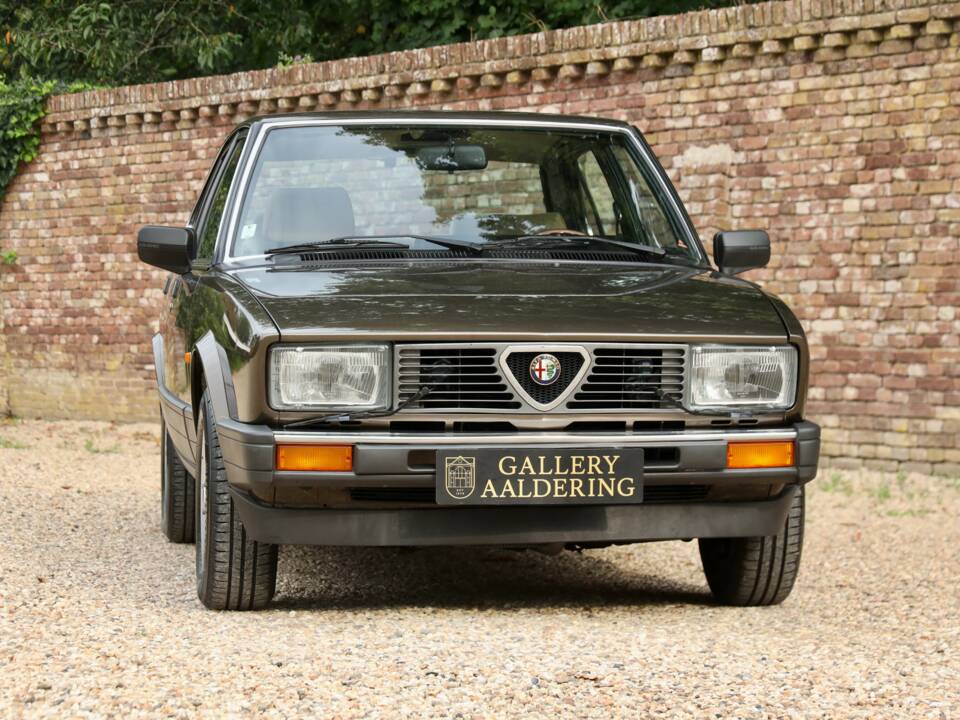 Afbeelding 46/50 van Alfa Romeo Alfetta 2.0 (1984)