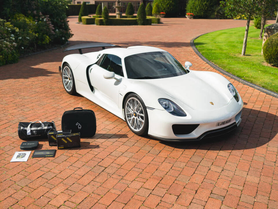 Image 20/24 of Porsche 918 Spyder (2015)