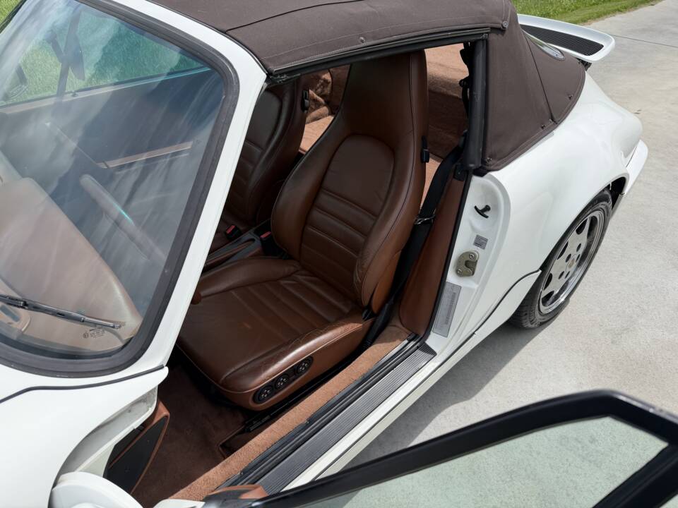 Image 24/62 of Porsche 911 Carrera 2 (1990)
