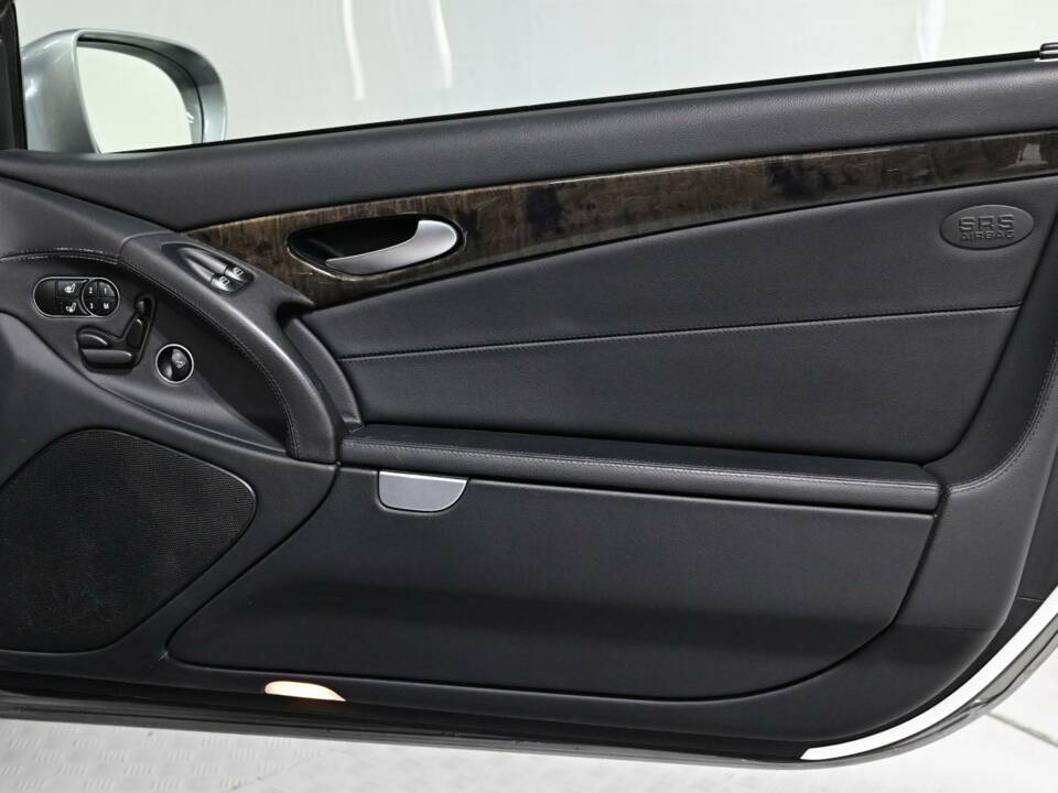 Image 35/50 of Mercedes-Benz SL 500 (2008)