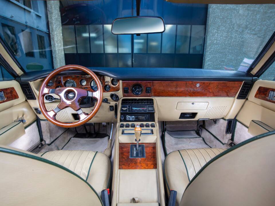 Image 17/20 of Aston Martin V8 (1981)