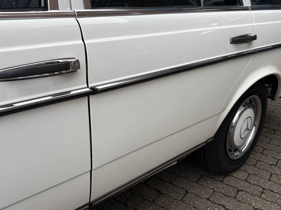 Image 54/66 of Mercedes-Benz 200 T (1984)