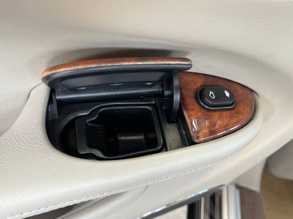 Image 44/50 of Jaguar XJ 8 Sovereign (2000)