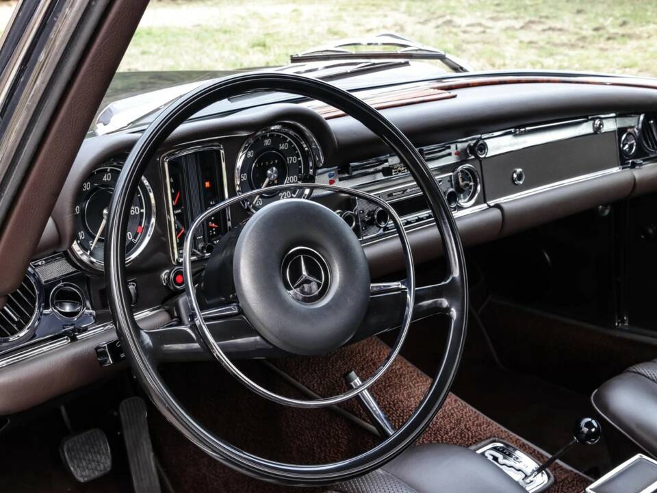 Image 15/21 de Mercedes-Benz 280 SL (1969)