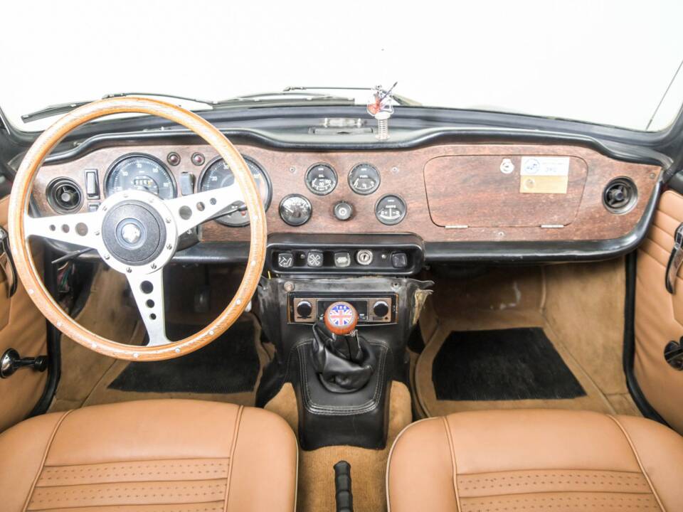 Image 7/50 of Triumph TR 6 PI (1969)