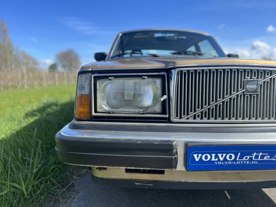 Image 10/37 of Volvo 264 (1979)