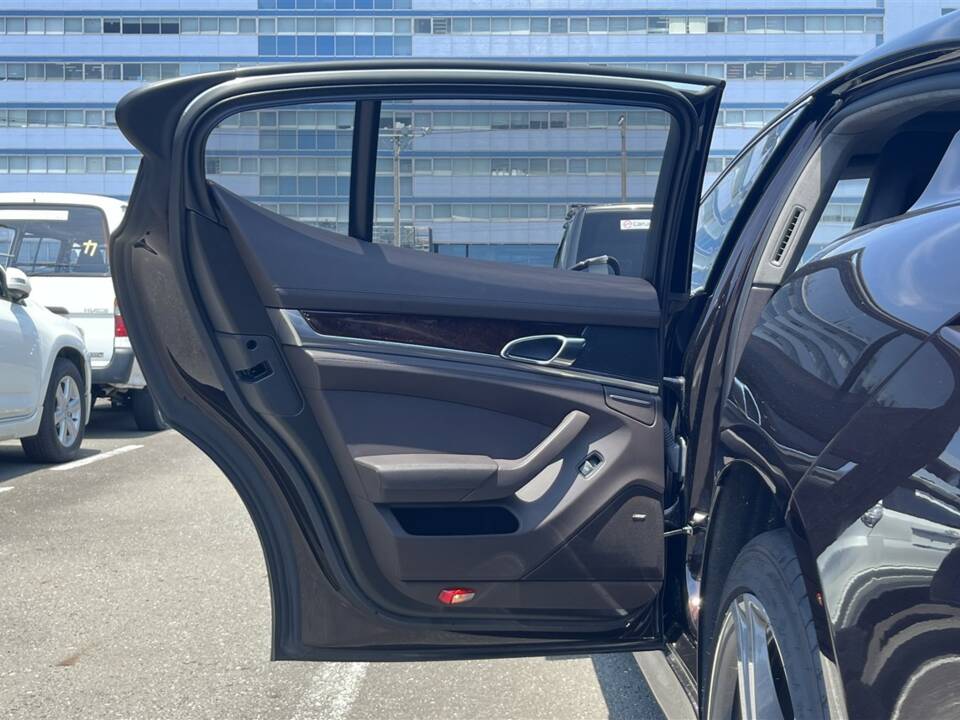 Image 32/91 of Porsche Panamera Turbo (2009)