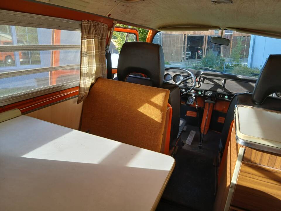Image 26/34 of Volkswagen T2b Westfalia (1973)