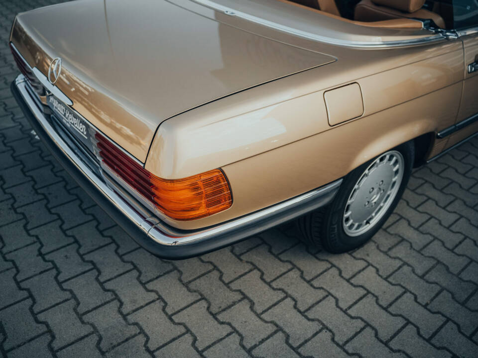 Image 24/99 of Mercedes-Benz 300 SL (1985)