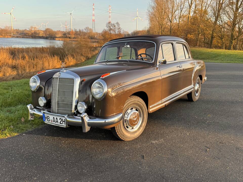 Image 25/43 of Mercedes-Benz 220 S (1956)