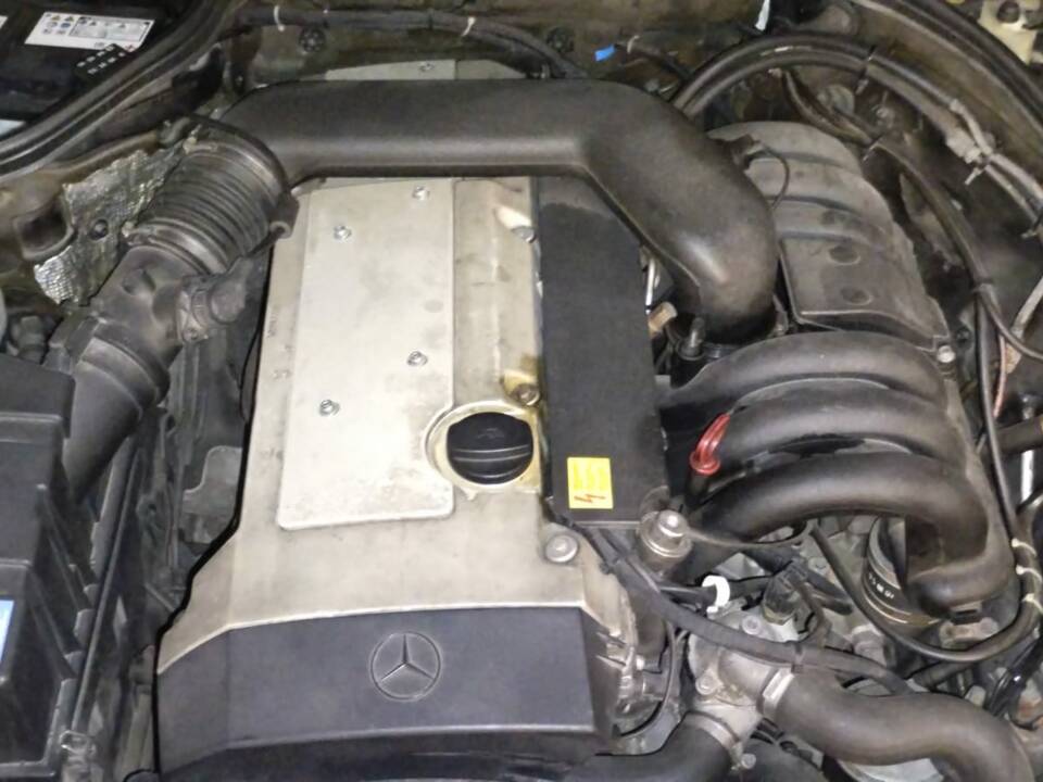 Image 19/22 of Mercedes-Benz E 280 T (1995)