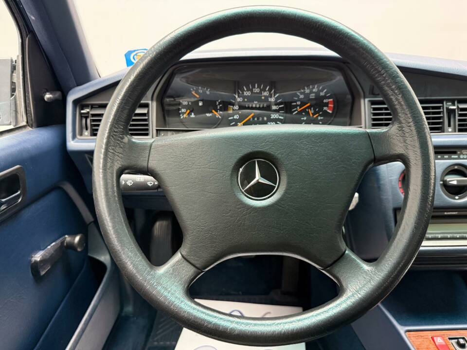 Image 7/28 of Mercedes-Benz C 180 (1994)