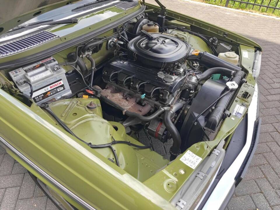 Immagine 43/50 di Mercedes-Benz 230 CE (1982)