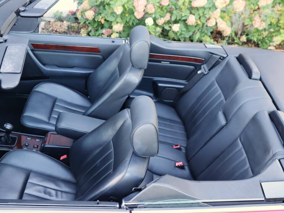 Image 29/50 of Mercedes-Benz E 220 (1994)