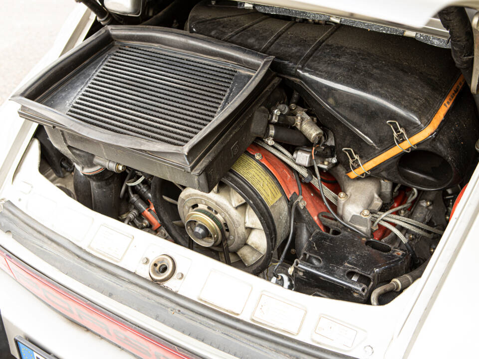 Image 22/47 of Porsche 911 Turbo 3.3 (1983)