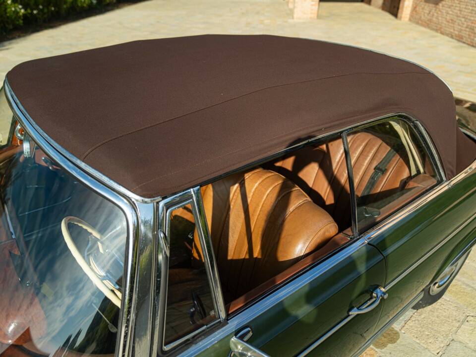 Obraz 39/50 pojazdu Mercedes-Benz 220 SE b (1964)