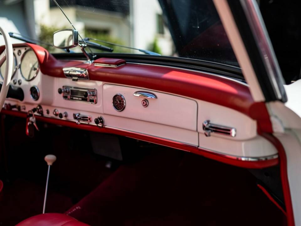 Image 13/25 of Mercedes-Benz 190 SL (1958)