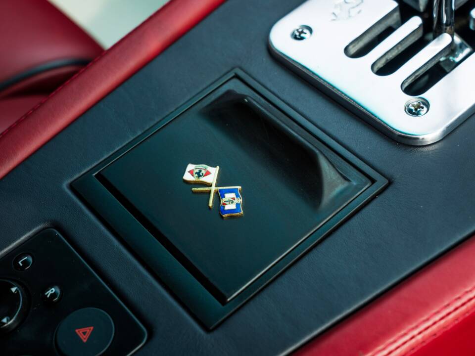 Bild 29/66 von Ferrari 550 Maranello (2000)