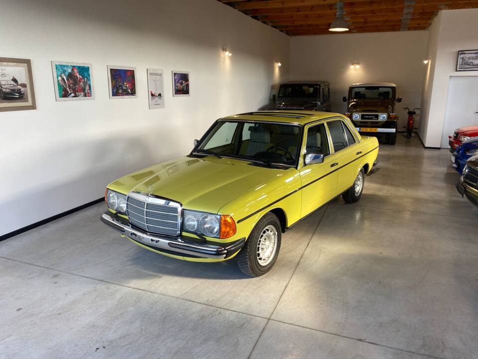 Bild 6/71 von Mercedes-Benz 250 (1979)