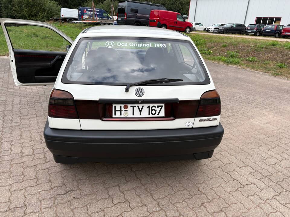 Immagine 16/26 di Volkswagen Golf III 1.8 (1993)