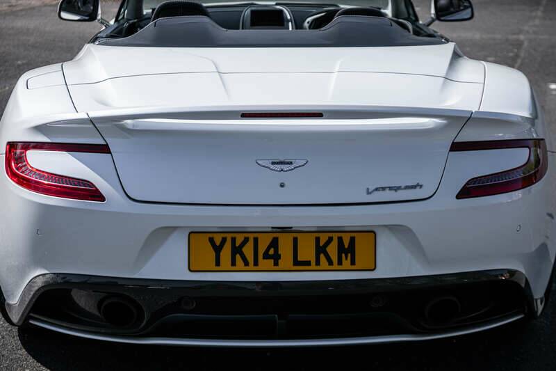 Image 38/50 of Aston Martin Vanquish Volante (2014)