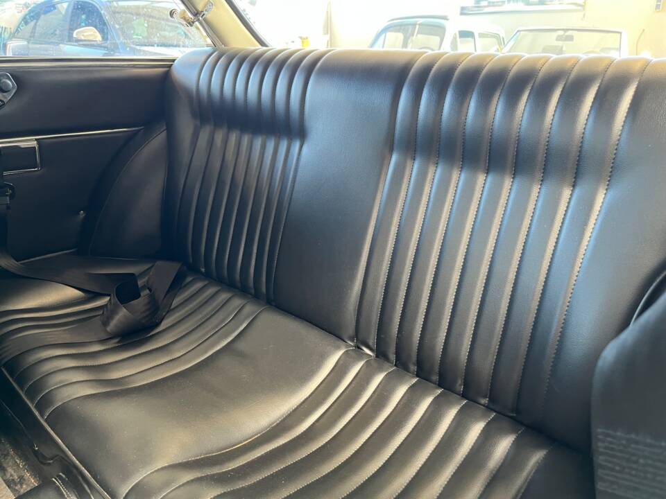 Image 35/39 of Alfa Romeo Giulia GT 1300 Junior (1970)