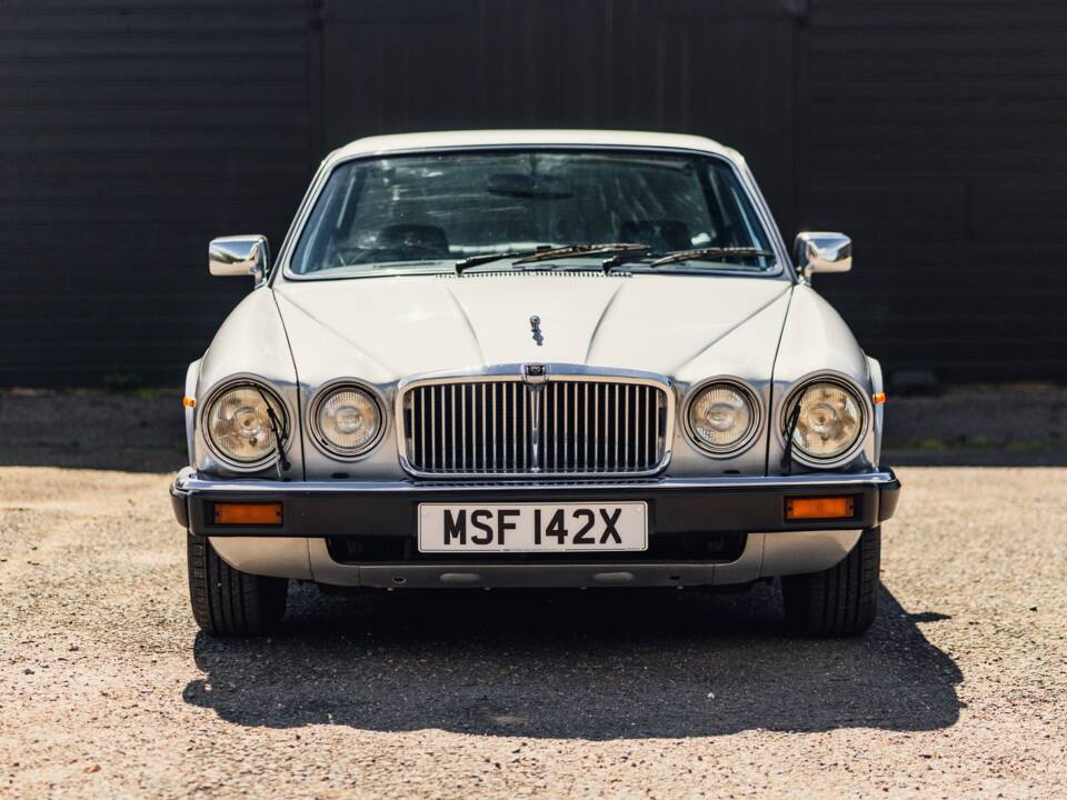 Imagen 6/50 de Jaguar XJ 6 4.2 (1982)