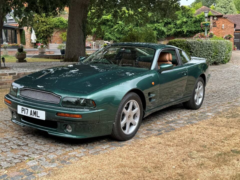 Image 1/30 of Aston Martin V8 Coupé (1996)